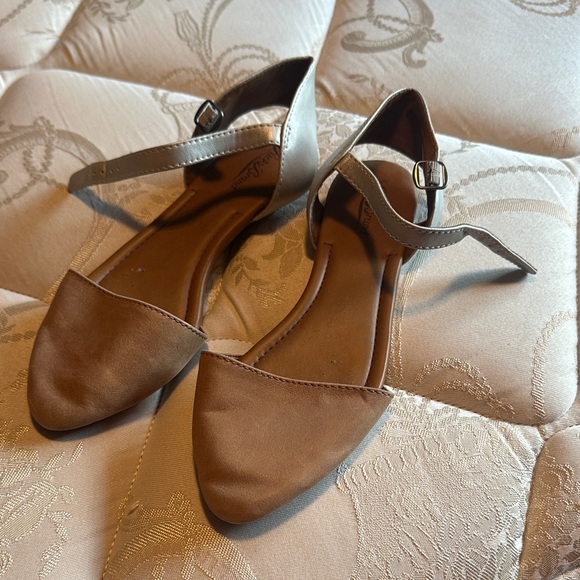 Lucky Brand Tan Ankle Strap Flats - Picture 1 of 4